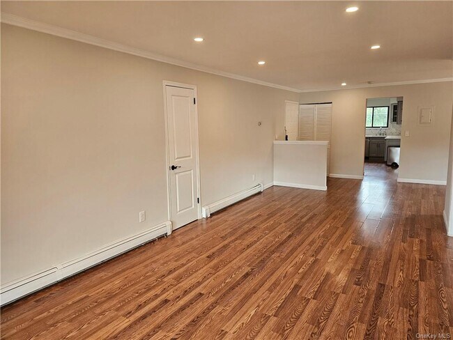 Building Photo - 9 Briarcliff Dr S