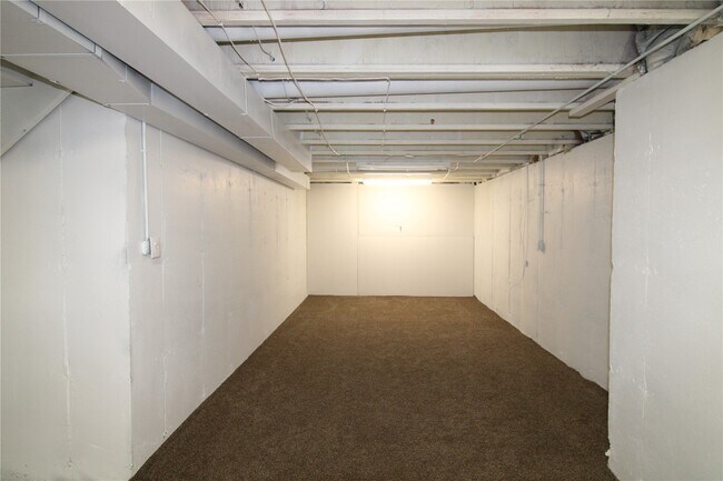 Building Photo - 912 Oakwood Farms Ln
