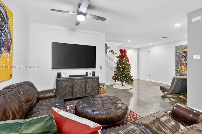 Building Photo - 12140 Village Pl