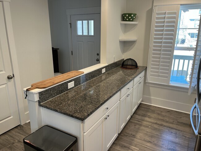 Building Photo - 16 Old Stoney Ln