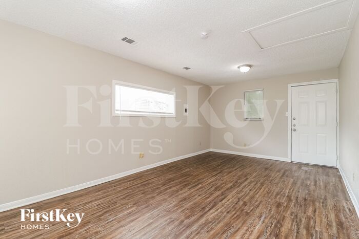 Building Photo - 1407 Gibbins Rd