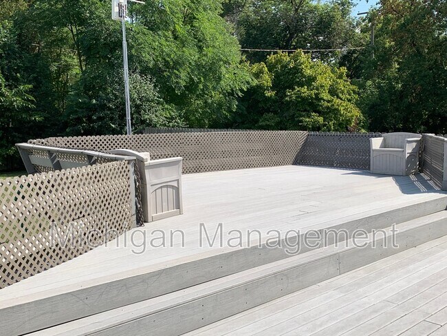 Building Photo - 7428 Deering St