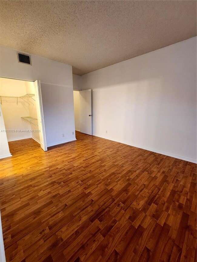 Building Photo - 1050 Sorrento Dr