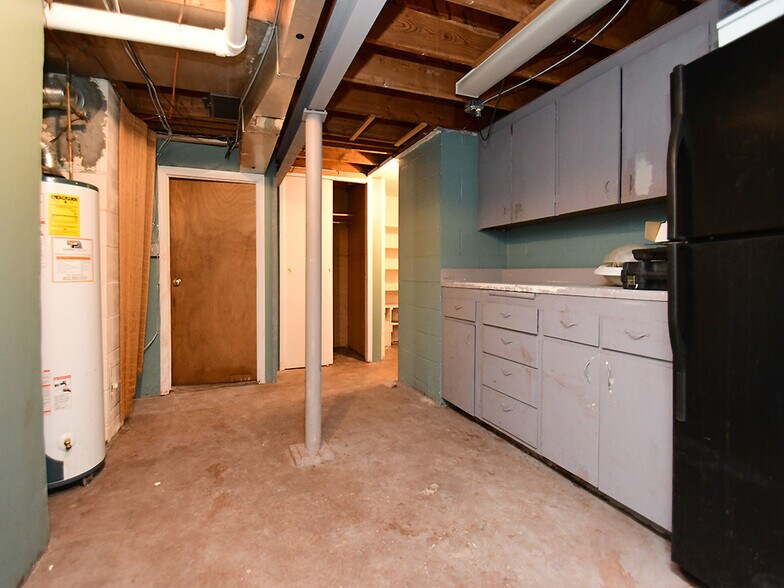 Building Photo - 6939 Binney St