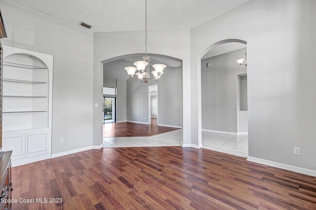 Building Photo - 3643 Bluefield Ave