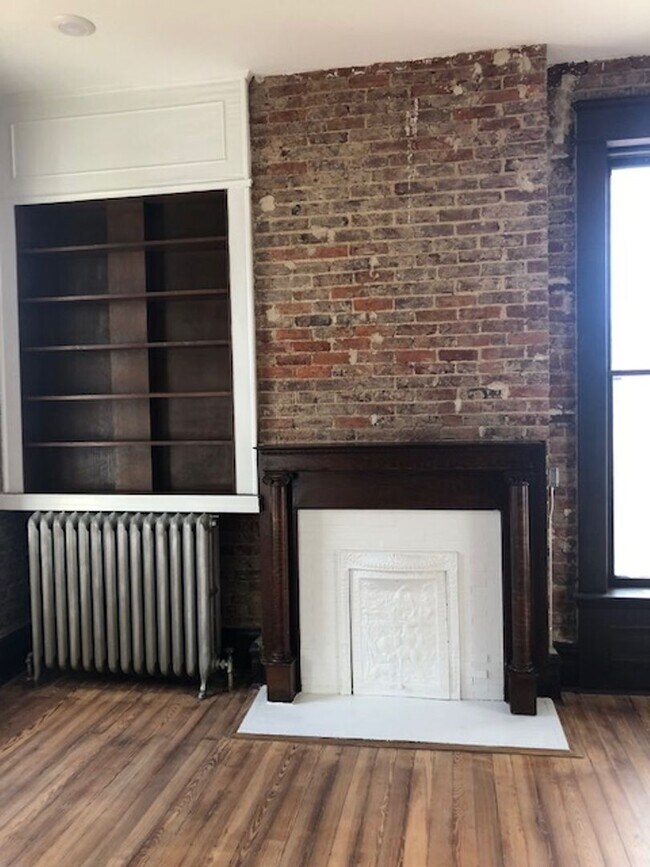 Building Photo - 1347 Park St