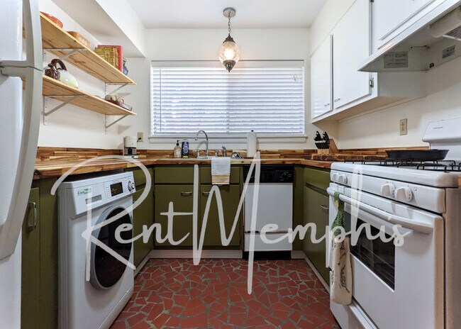 Building Photo - 1609 Forest Ave