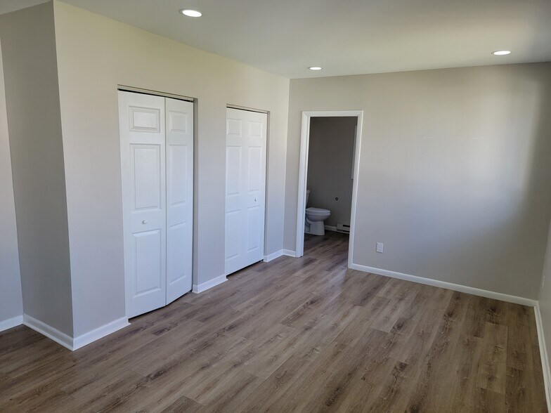 Building Photo - 77 South Ave