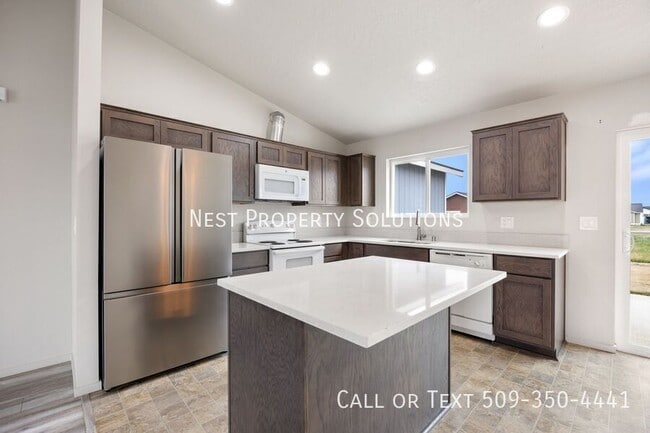 Building Photo - 935 E Mt. Adams St