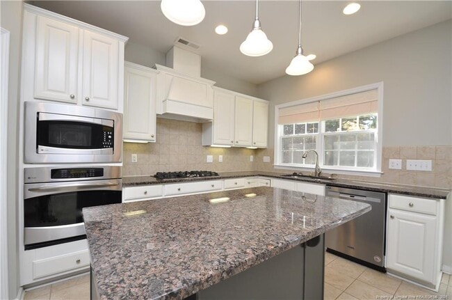 Building Photo - 300 Sutton Glen Dr