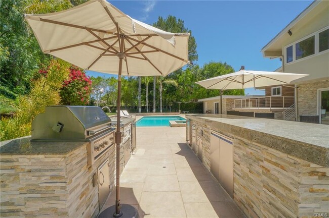 Outdoor Kitchen - 4575 Totana Dr