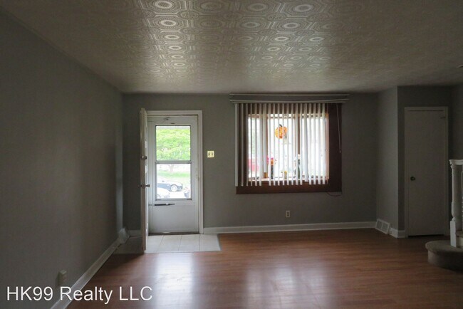 Building Photo - 3 br, 1.5 bath House - 2742 Elbridge St.
