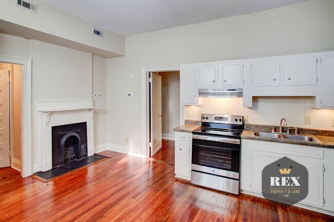 Building Photo - 206 3rd St
