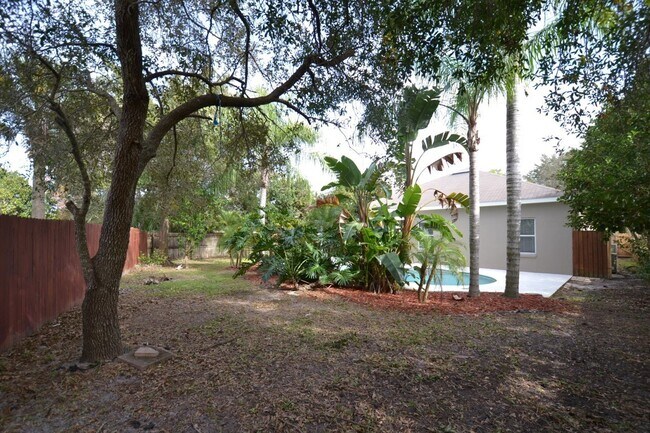 Building Photo - Fantastic fully upgraded 4 BR Oviedo Pool ...