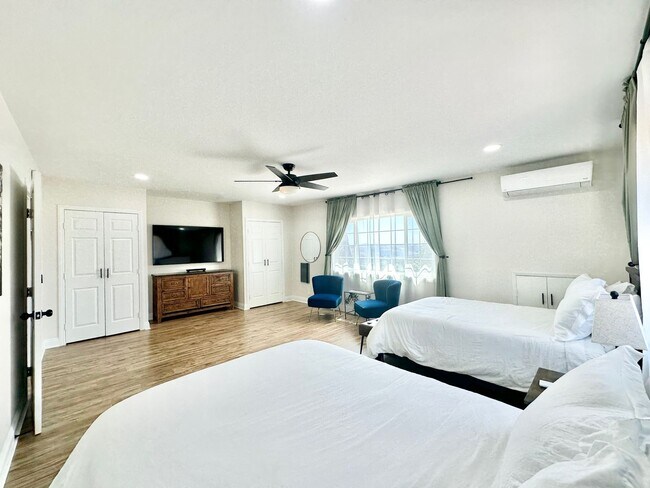 Building Photo - Breathtaking Custom Country Two-Story Home, Fully Remodeled & Beautifully Appointed on Private 20...