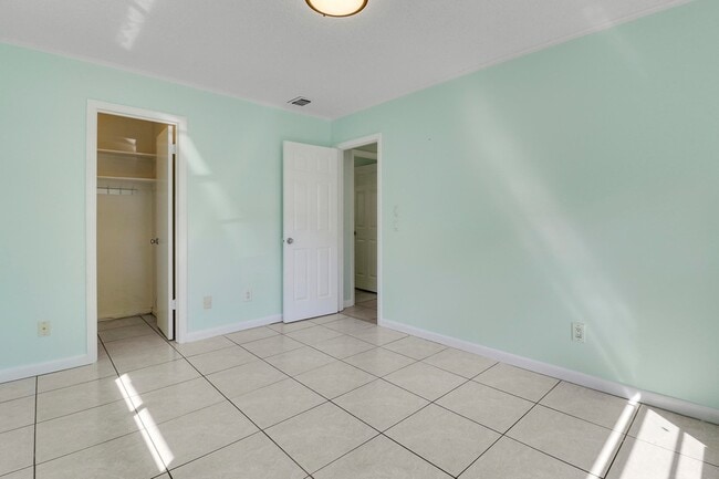 Building Photo - 2145 5th St