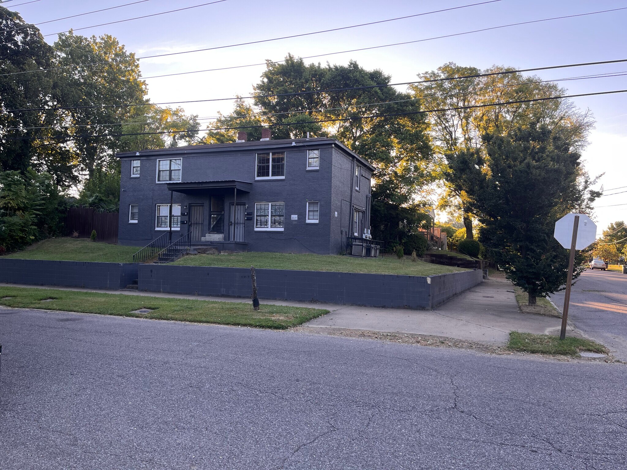 Building Photo - 574 N 4th St