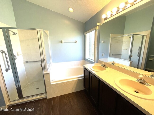 Building Photo - 1600 Tailfeather Ct