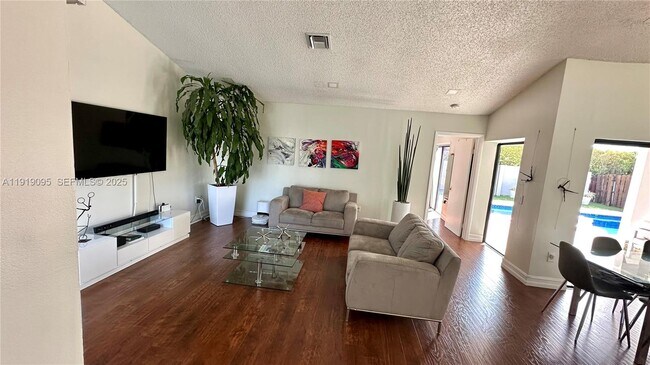 Building Photo - 528 SW 166th Terrace