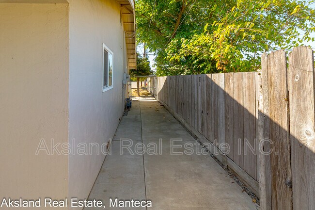 Building Photo - 3005 W Lathrop Rd