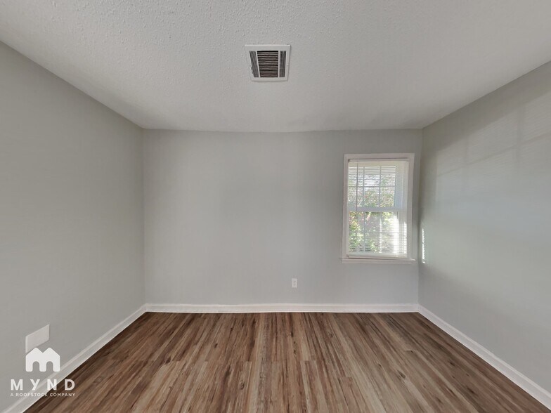 Building Photo - 6513 Old Meadow Rd