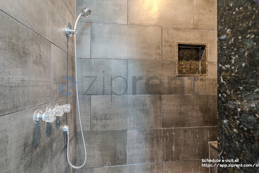 Building Photo - 4031 Leeshire Dr