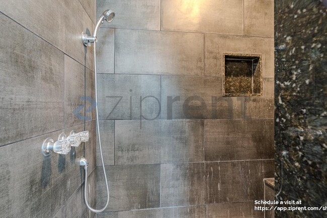 Building Photo - 4031 Leeshire Dr