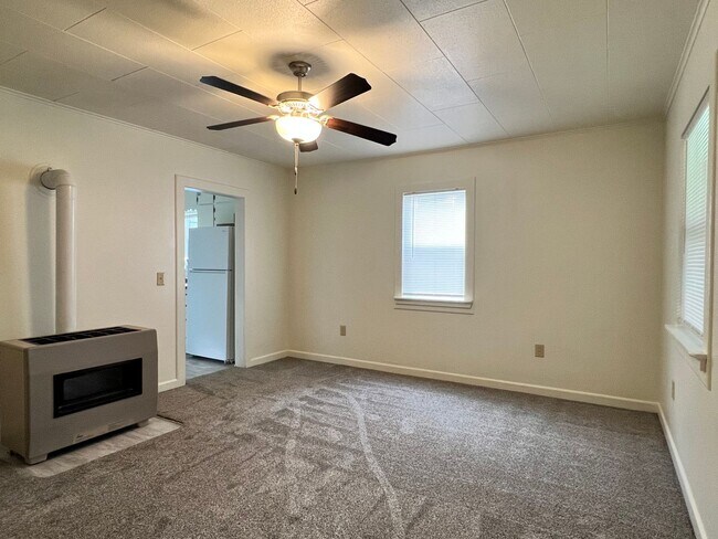 Building Photo - 1321 Tamarack St