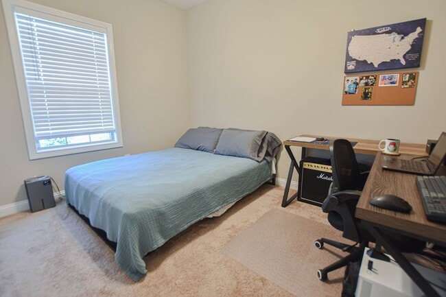 Building Photo - Pet Friendly Four Bedroom with Basement!