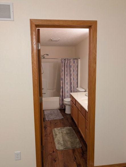 Building Photo - 1001 Wartburg Dr