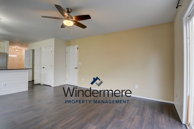 Building Photo - 3 Bed 2 Bath House in Spring Hollow