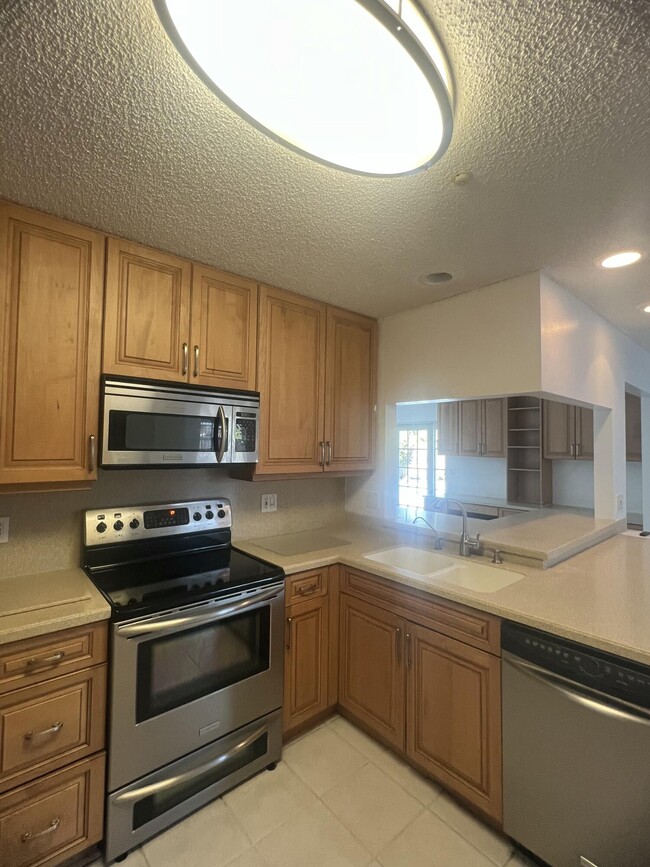 Building Photo - 128 Swan Pkwy E