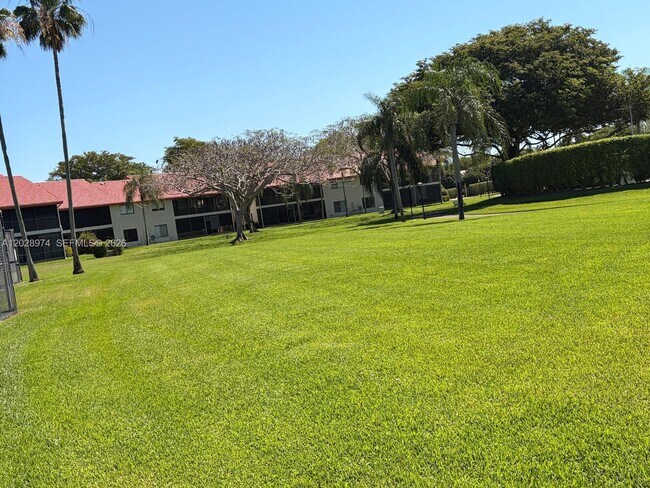 Building Photo - 7860 Lexington Club Blvd