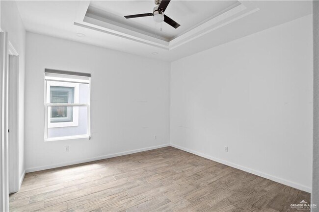 Building Photo - 13 Notre Dame Ave