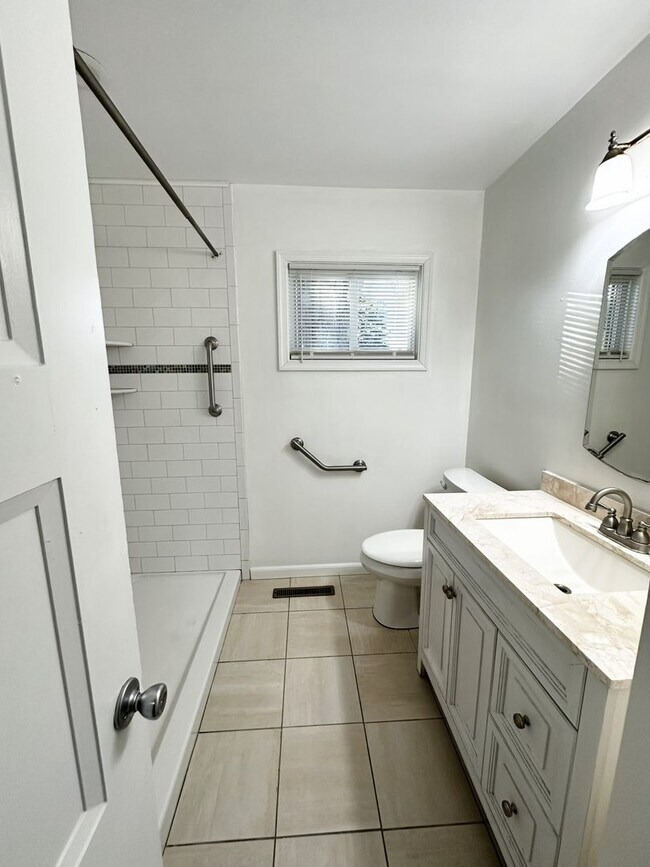 Building Photo - Well-Maintained 4-Bedroom in Haygood Area of Virginia Beach