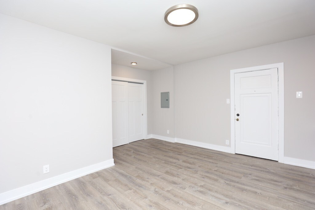 Building Photo - 4551 N Damen Ave