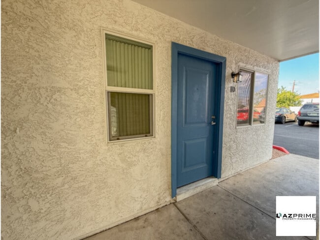 Building Photo - $950 OFF FIRST MONTH'S RENT MOVE IN SPECIA...