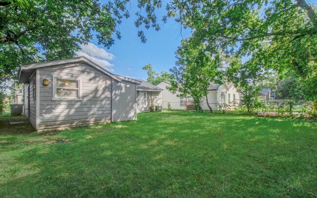 Building Photo - 6830 New York St