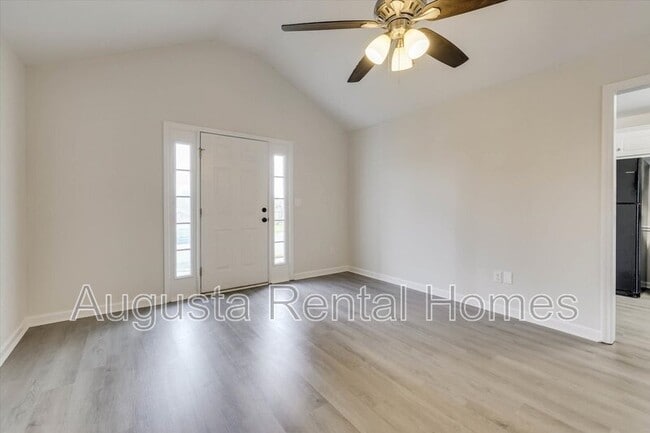 Building Photo - 2824 Cranbrook Dr