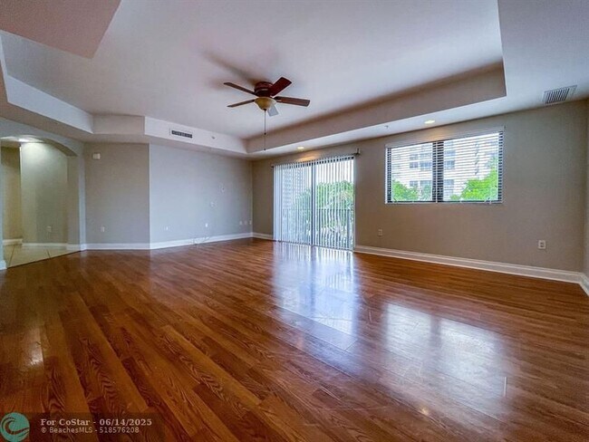 Building Photo - 4241 N Ocean Blvd