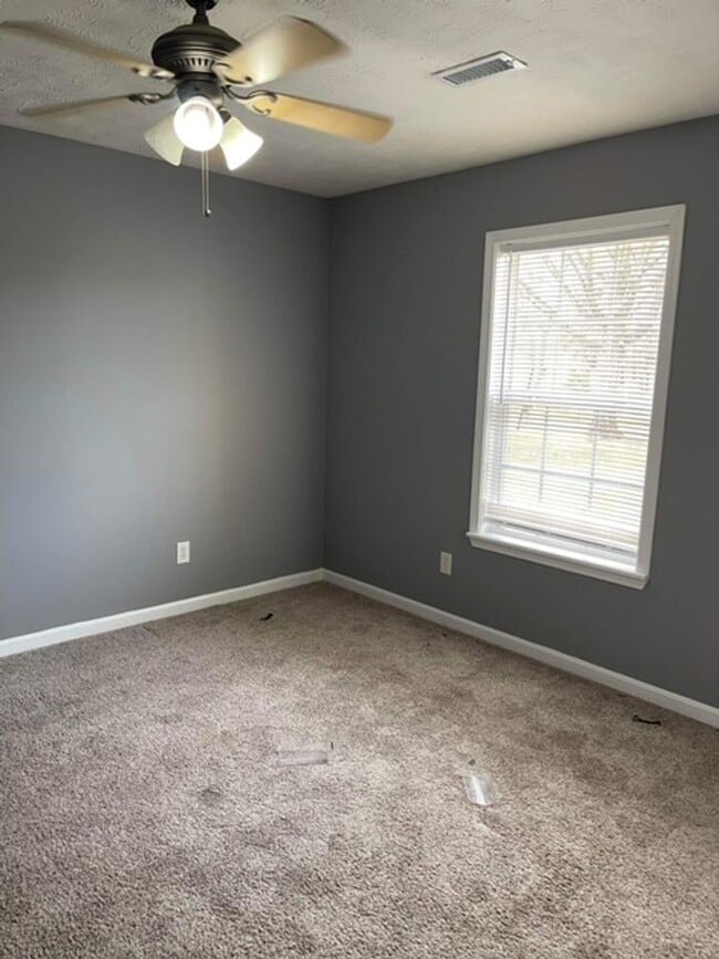 Building Photo - Beautiful 3 Bed, 2 Bath Home, Convenient Location, Close to Fort Knox