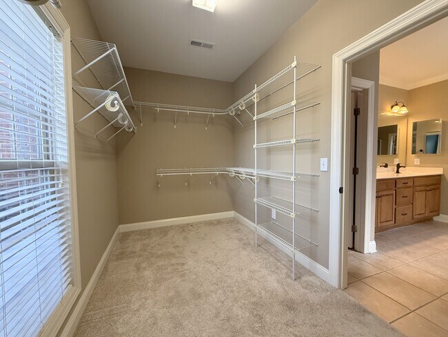 Building Photo - 118 Crystal Lake Dr