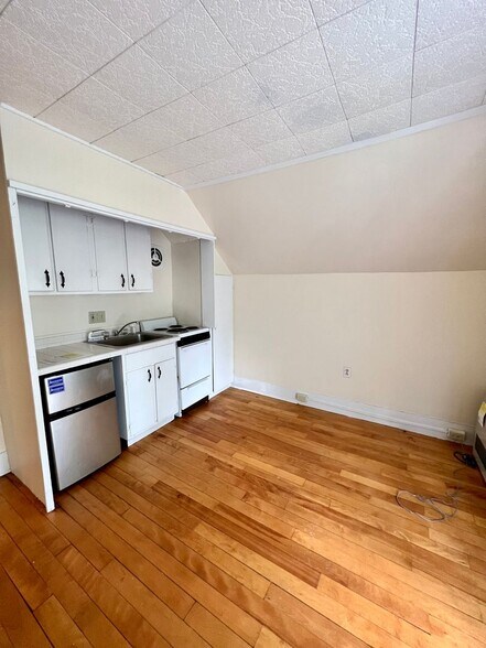 Building Photo - 188 Cliff St