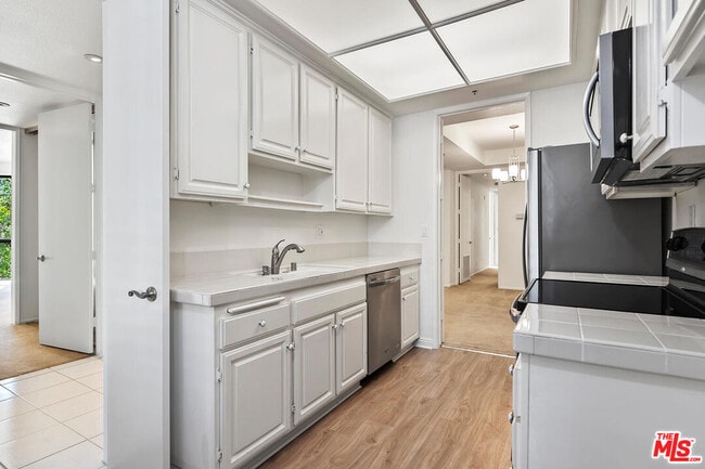 Building Photo - 2131 Century Park Ln