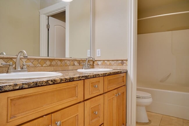 Building Photo - Move in Special for 4 Bedroom Easthill 2 s...