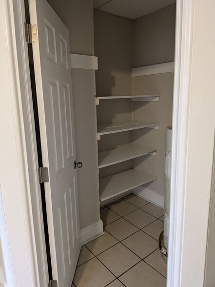 Building Photo - 403 Maple Ave