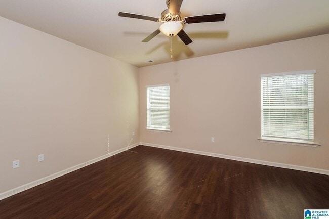 Building Photo - 484 Clover Cir