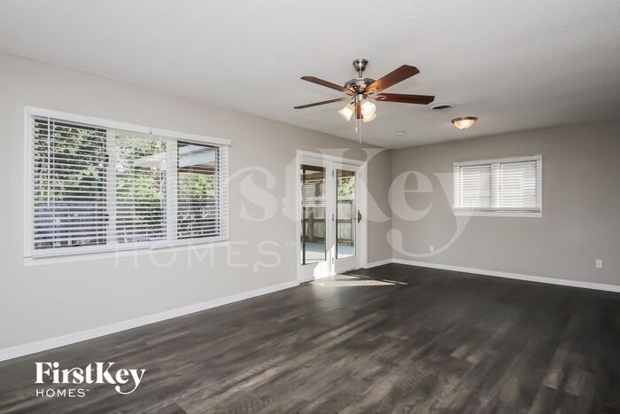 Building Photo - 881 Park Manor Dr