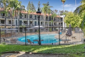 Building Photo - Vanllee