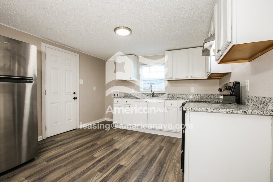 Building Photo - 2900 S Main St